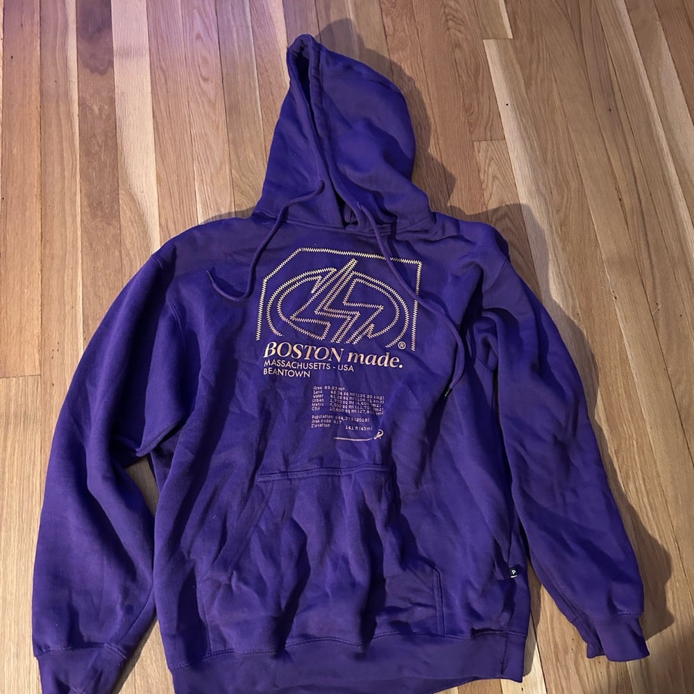 Used Men’s Pennant Purple Hoodie with front pocket Boston made on front Size L